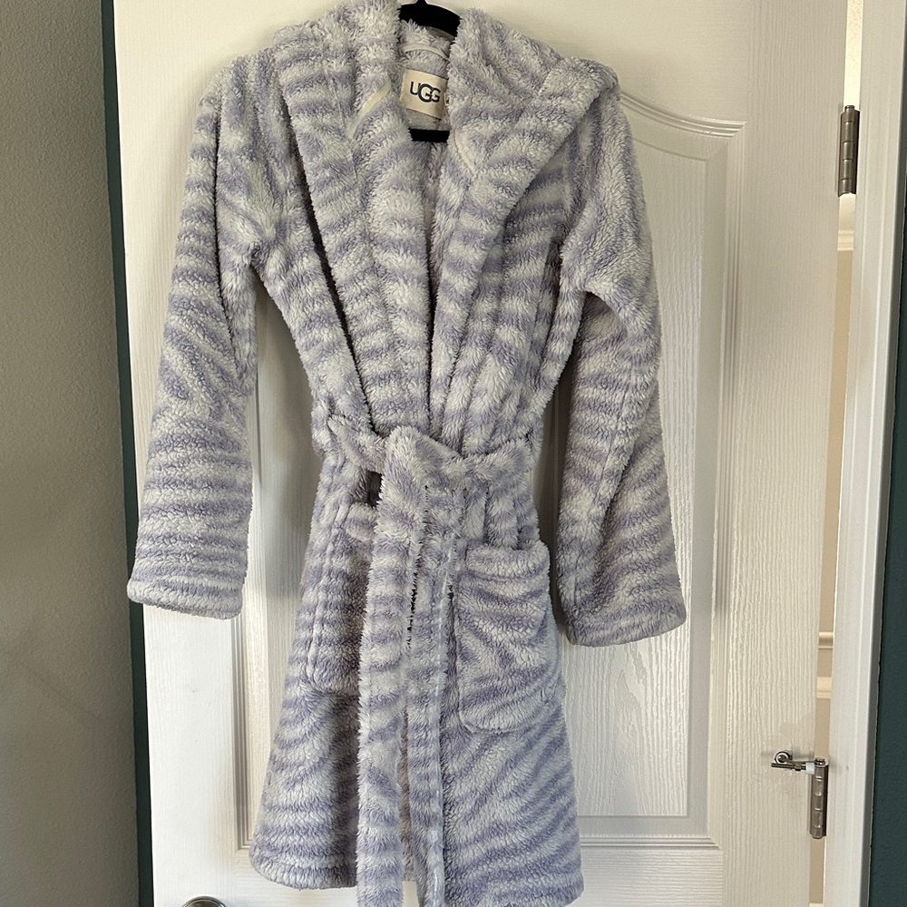 UGG Soft lavender Patterned Fleece Robe